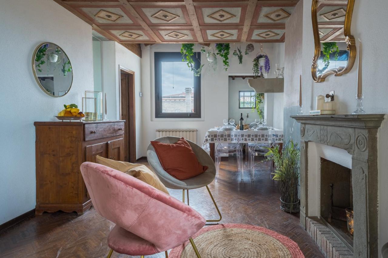 Via Lamberti, 3 - Florence Charming Apartments - Charming And Historic 5Th-Floor Attic Apartment With Elevator In A Building At The Heart Of Vibrant Florence, Just A 2-Minute Walk From All Attractions Eksteriør bilde