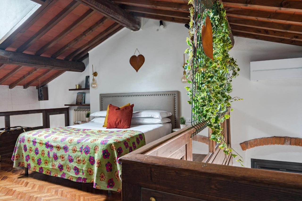 Via Lamberti, 3 - Florence Charming Apartments - Charming And Historic 5Th-Floor Attic Apartment With Elevator In A Building At The Heart Of Vibrant Florence, Just A 2-Minute Walk From All Attractions Eksteriør bilde