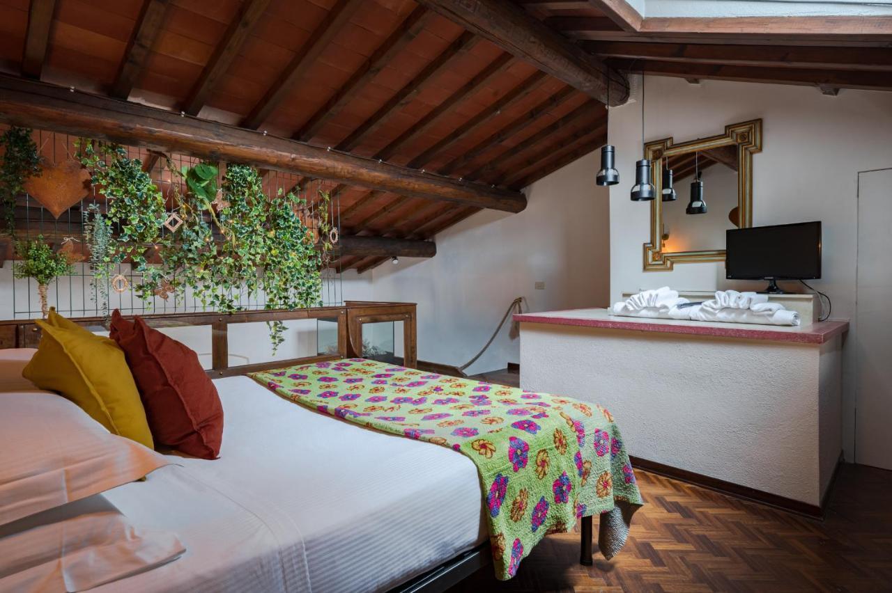 Via Lamberti, 3 - Florence Charming Apartments - Charming And Historic 5Th-Floor Attic Apartment With Elevator In A Building At The Heart Of Vibrant Florence, Just A 2-Minute Walk From All Attractions Eksteriør bilde